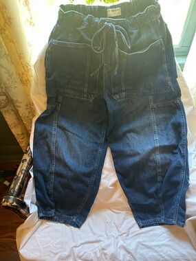 Free People / We The Free Dark Blue barrel cut ladies Jeans